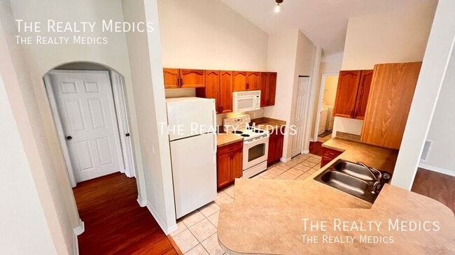 Building Photo - 3658 Oakdale Cir