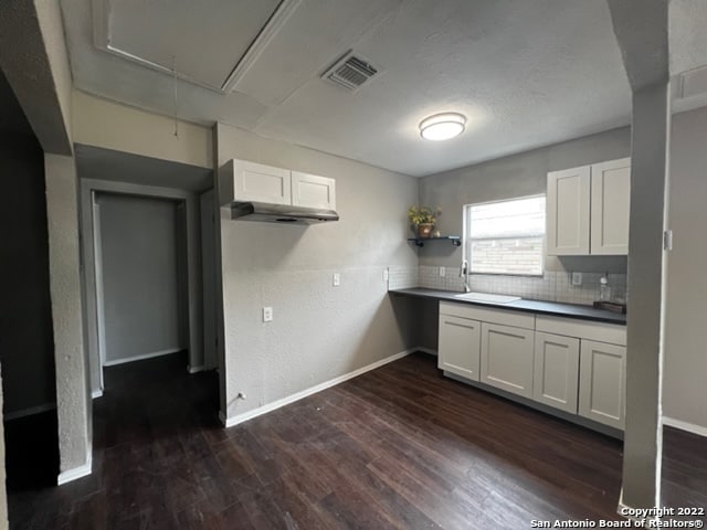 Building Photo - 111 Los Arboles