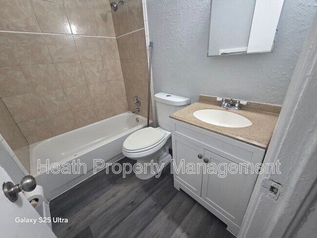 Building Photo - 1425 40th St S