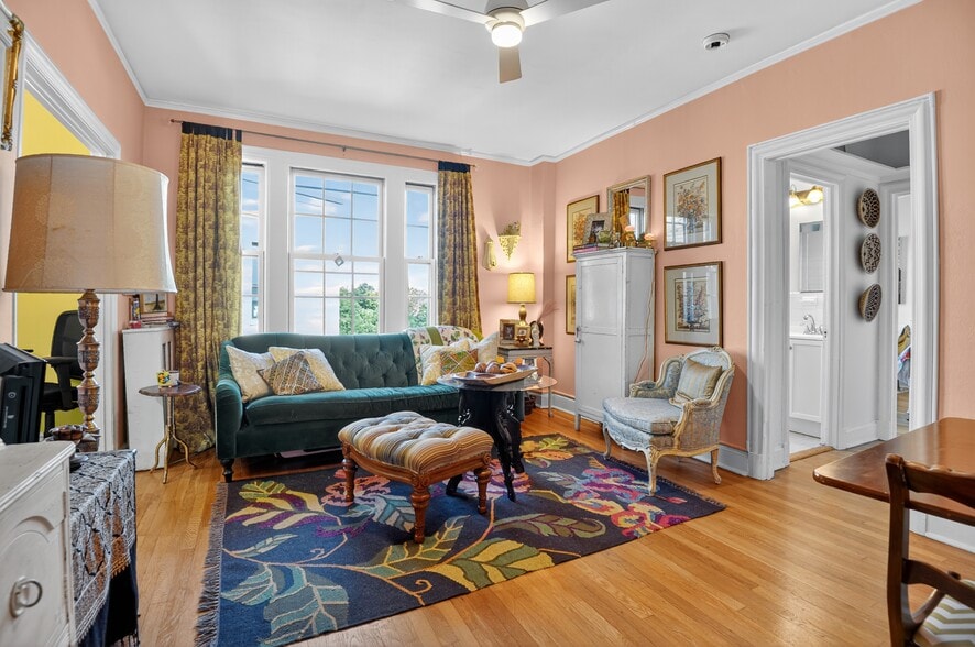 Living area - 2032 Belmont Rd NW