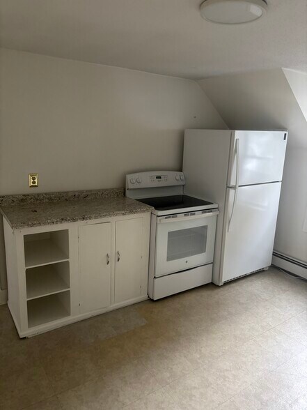 Building Photo - 163 Warren St