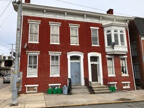 Building Photo - 487 W Market St