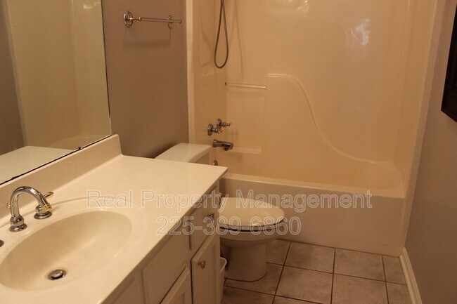 Building Photo - 3938 Garden View Dr