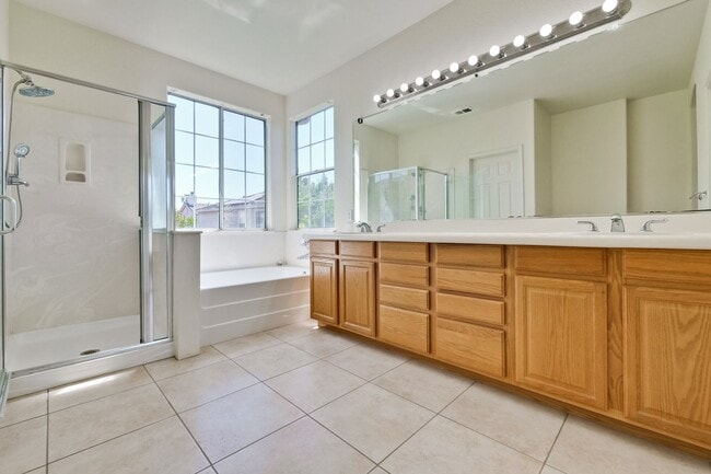 Building Photo - Spacious 4-Bedroom Home on Private Cul-De-Sac | No HOA | Custom Closets, New Floors & Lush Backya...