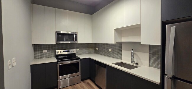 Building Photo - 160 Lafayette St