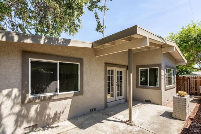 Building Photo - 142 Anita Ct