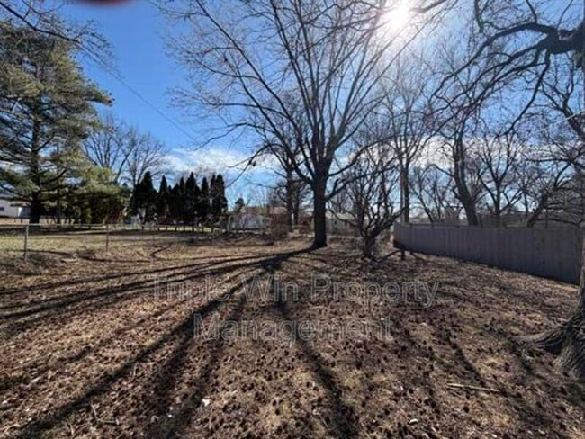 Building Photo - 17 St Genevieve Ct