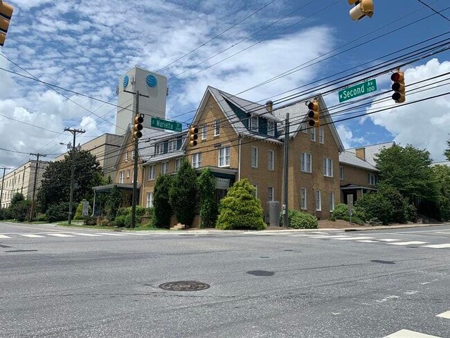 Primary Photo - 102 W 2nd Ave