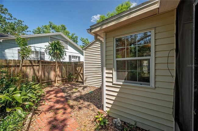 Building Photo - 1211 E Park Cir