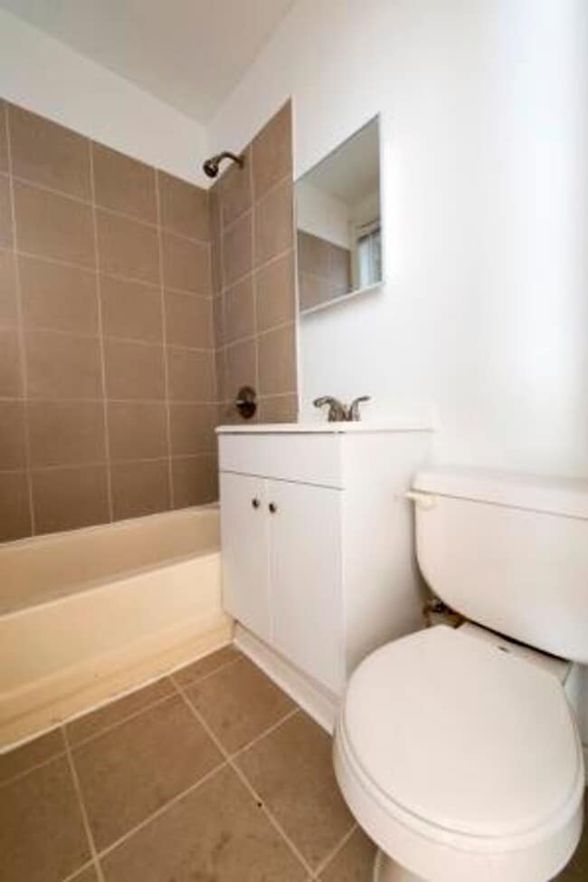 Building Photo - 5001 W Adams St 204-210 S Lavergne Chicago, IL 60644