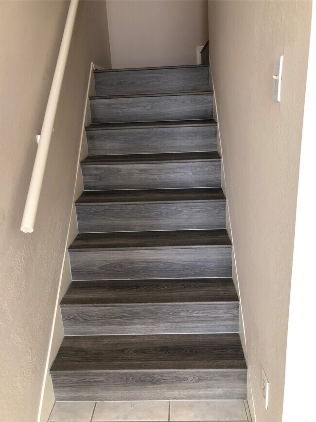 Building Photo - 921 Marine Dr