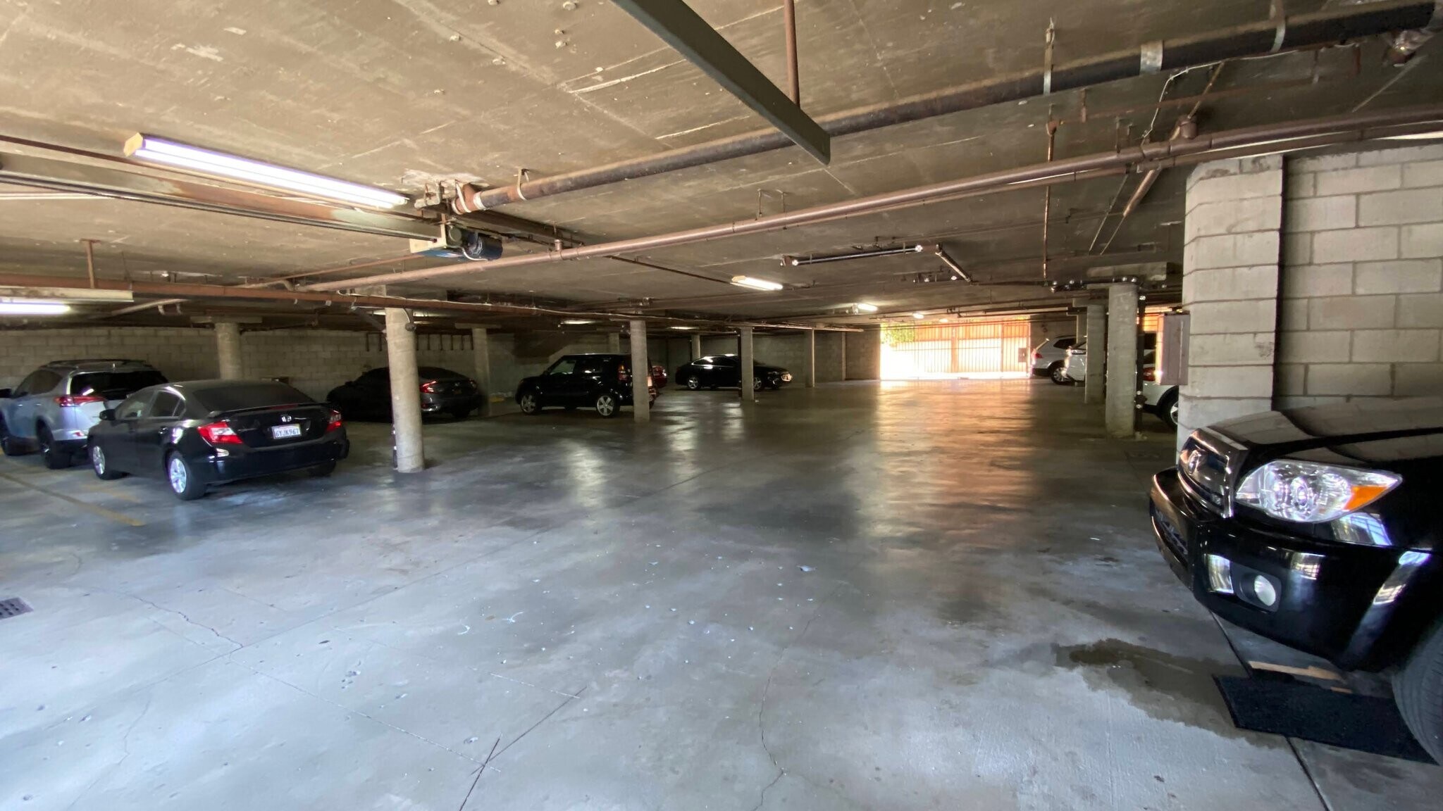 Building Photo - 14615 Burbank Blvd