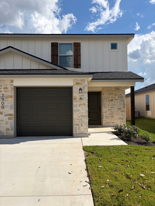 Building Photo - 3900 Sugar Hackberry Trl
