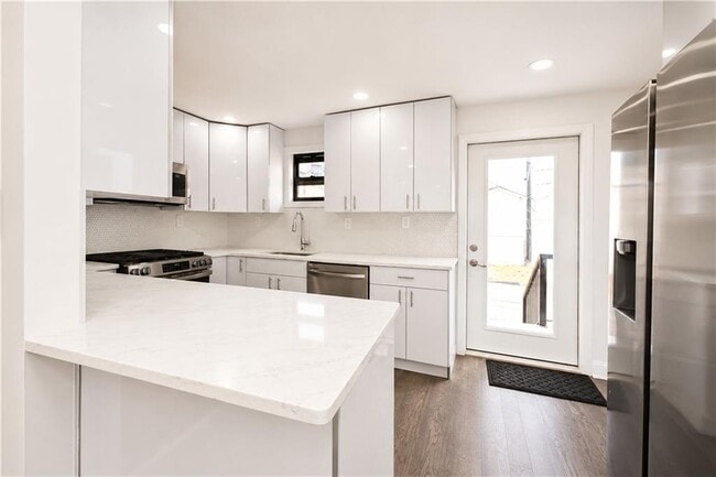 Building Photo - 2171 Hendrickson St