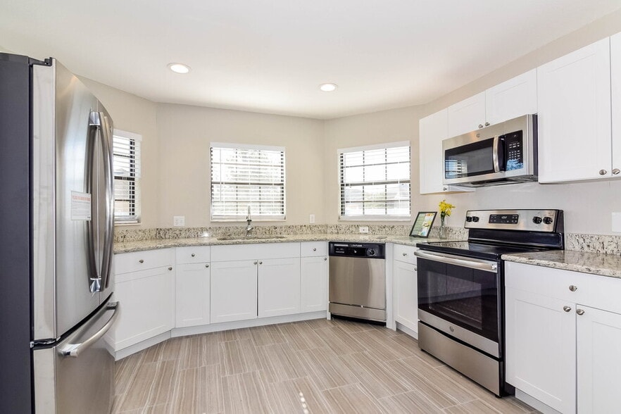 Building Photo - 8179 Woodvine Cir