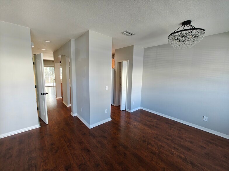 Building Photo - 5864 Fishhawk Ridge Dr