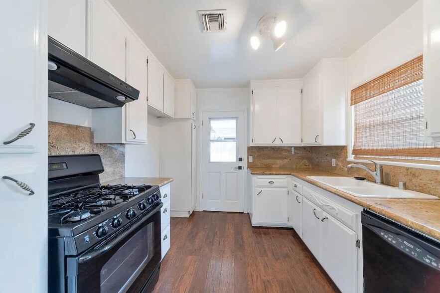 Building Photo - 22051 Crespi St