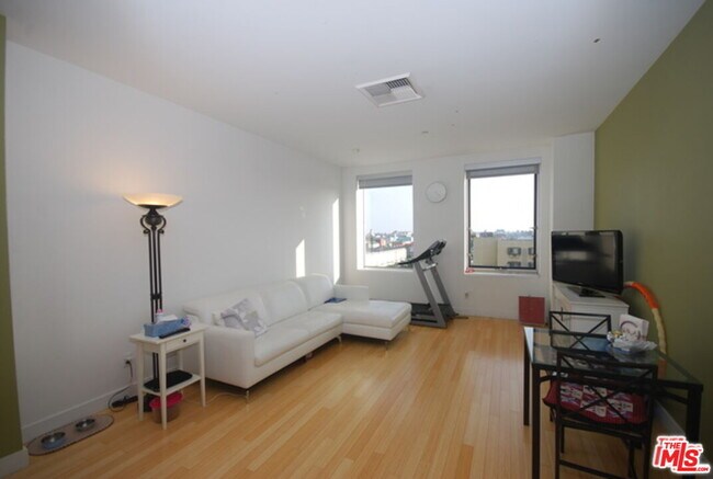 Building Photo - 3810 Wilshire Blvd