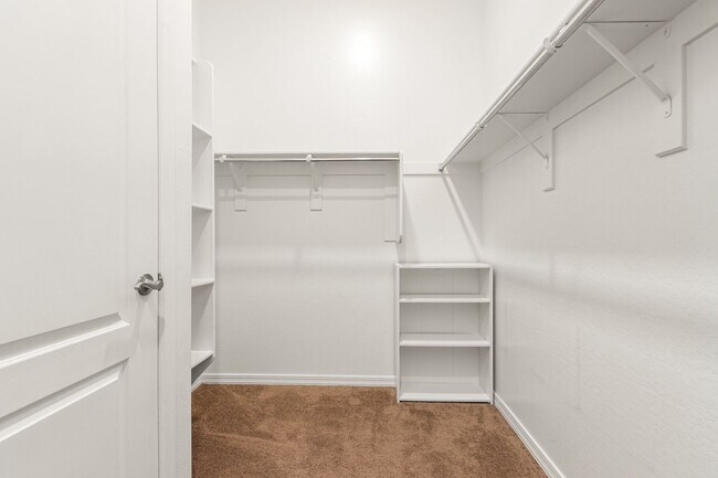 Building Photo - Rare opportunity to lease a house of this ...