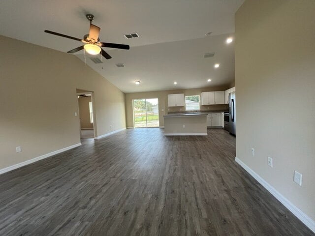 Building Photo - **MOVE-IN SPECIAL NO APPLICATION FEES FOR APPROVED APPLICANTS/2 WEEKS FREE RENT/Beautiful Home fo...
