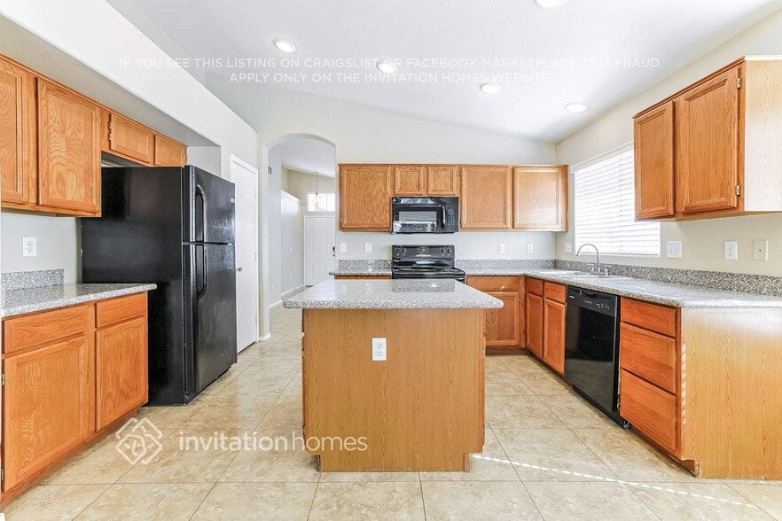 Building Photo - 1391 E Gary Dr