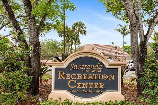 Building Photo - 9360 Chelsea Dr S