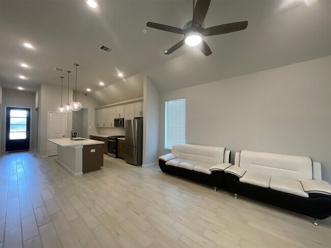 Building Photo - 12614 White Pelican Ct