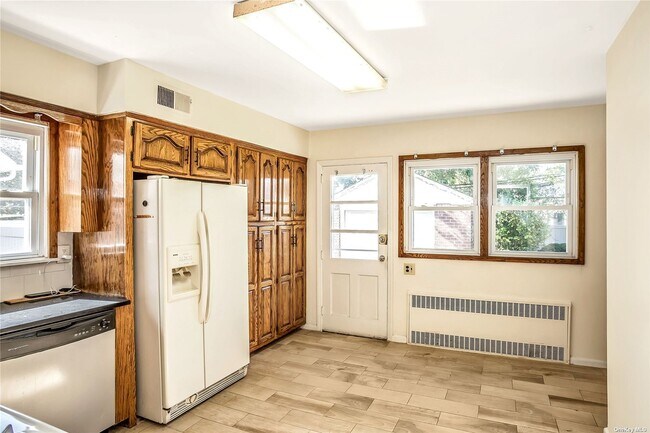 Building Photo - 713 Foch Blvd