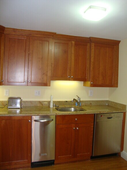 Building Photo - 271 Beacon St