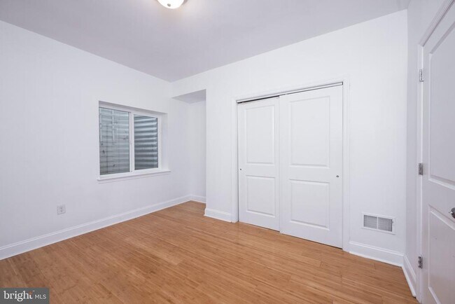 Building Photo - 2102 Berges St