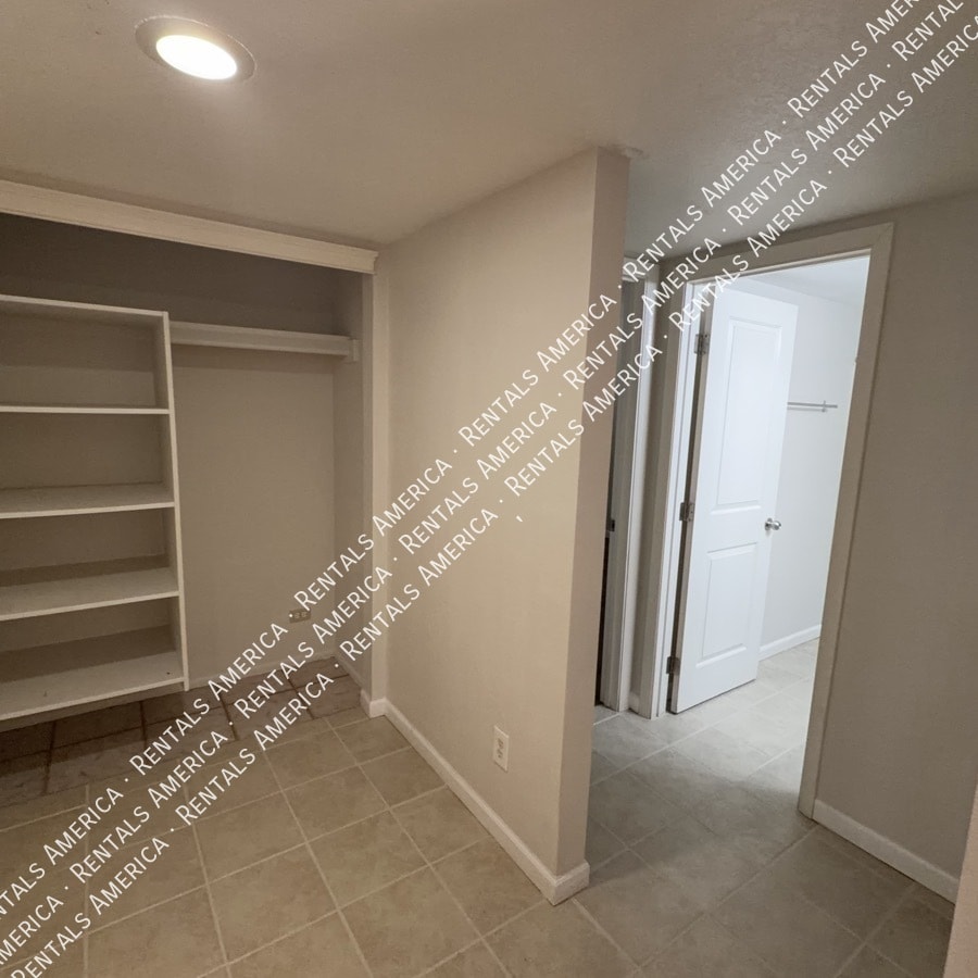 Building Photo - 520 N Stapley Dr
