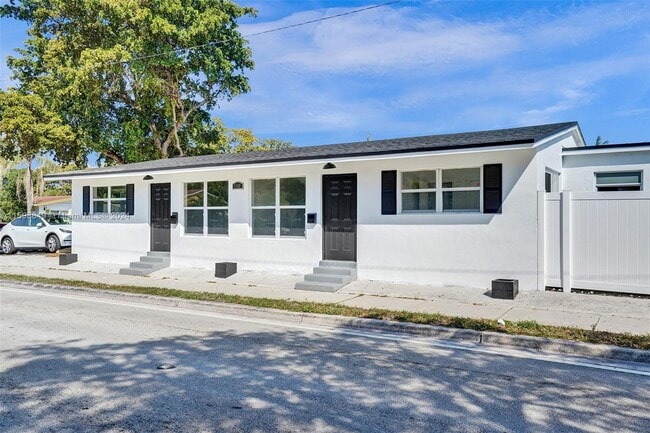 Primary Photo - 1300 NE 2nd Ave