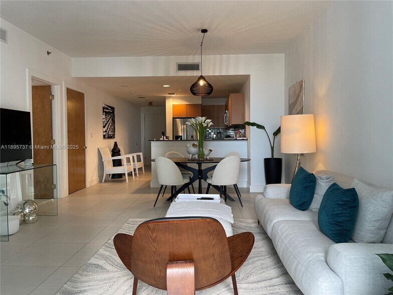 Building Photo - 1060 Brickell Ave