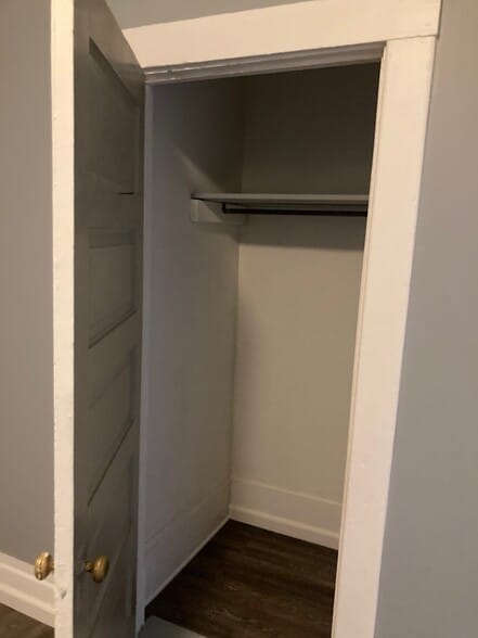 Livingroom & Closet - 518 Walnut Ct