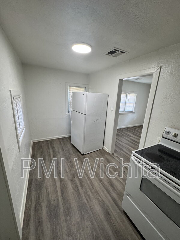 Building Photo - 1801 S Glenn Ave