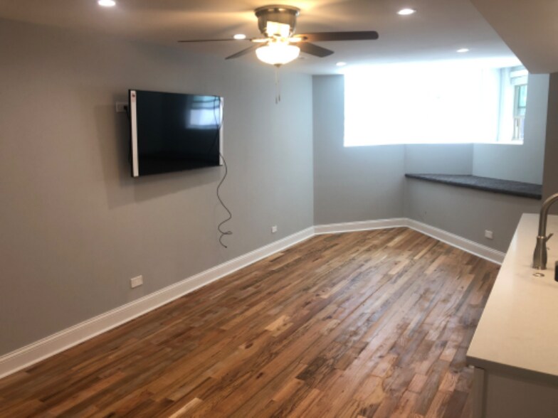 Building Photo - 1826 W Erie St