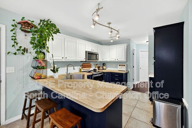 Building Photo - 8591 Cislo Ct