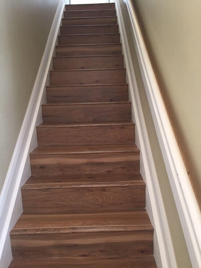 Building Photo - 5960 W Sample Rd