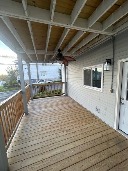 Building Photo - 1202 W Elm St