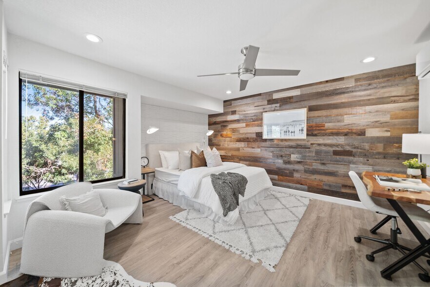 Building Photo - 906 La Barbera Dr