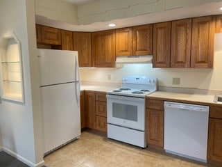 Building Photo - 3830 Green Meadow Dr