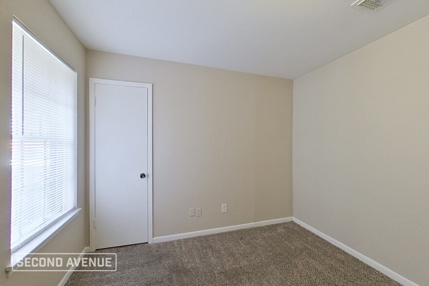 Building Photo - 1495 W Gulf Bank Rd