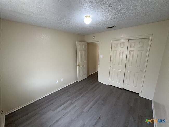 Building Photo - 4303 Fawn Dr