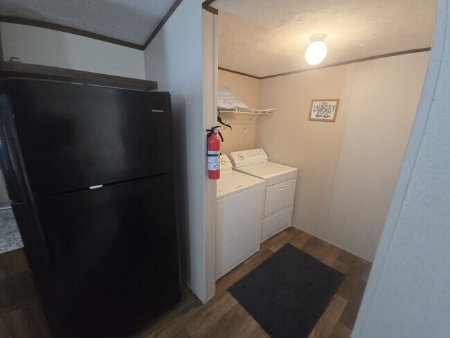 Building Photo - 790 N Broadway St