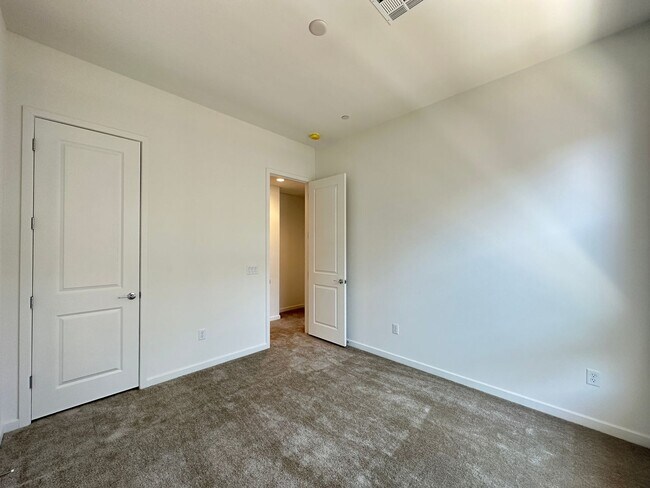 Building Photo - Inspirada Town Center Parcel 19