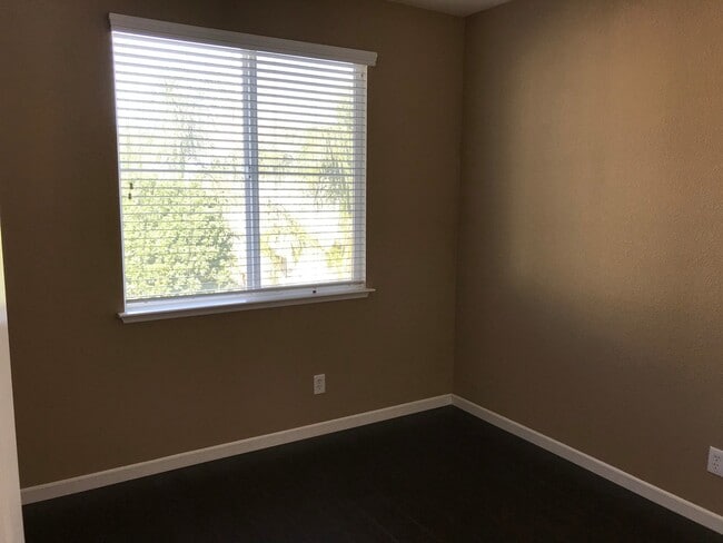 Building Photo - Beautiful 4 Bedroom, 2.5 Bath Mountain House Home