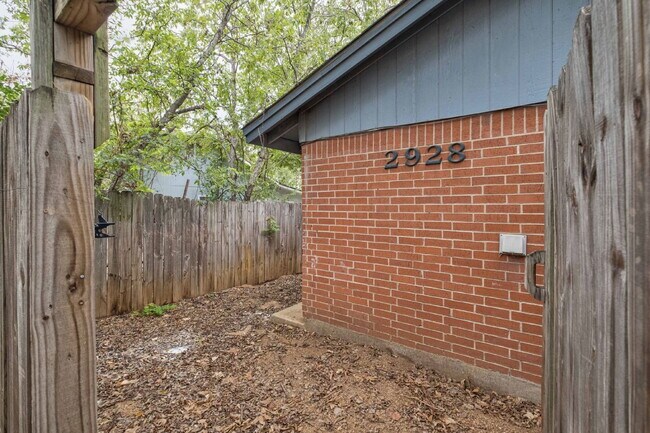 Building Photo - 2928 E 12th St