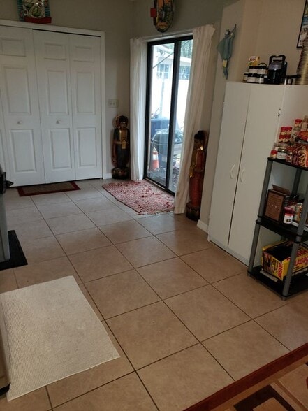 Building Photo - 5412 S Bernie St