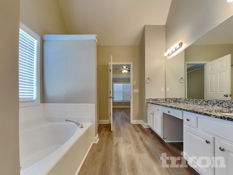 Building Photo - 265 Wisteria Way