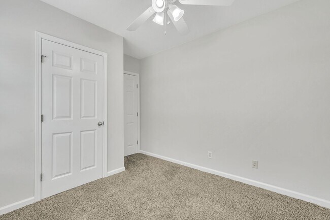 Building Photo - 145 Red Oak Dr